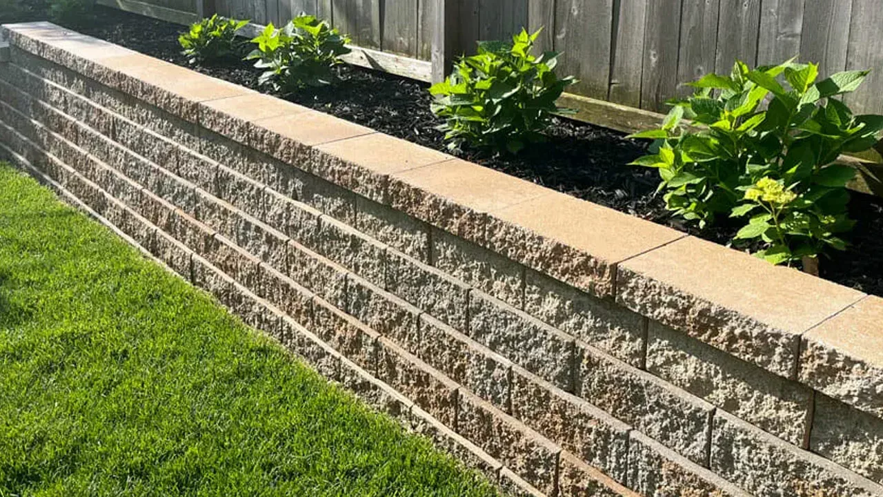 Retaining walls block